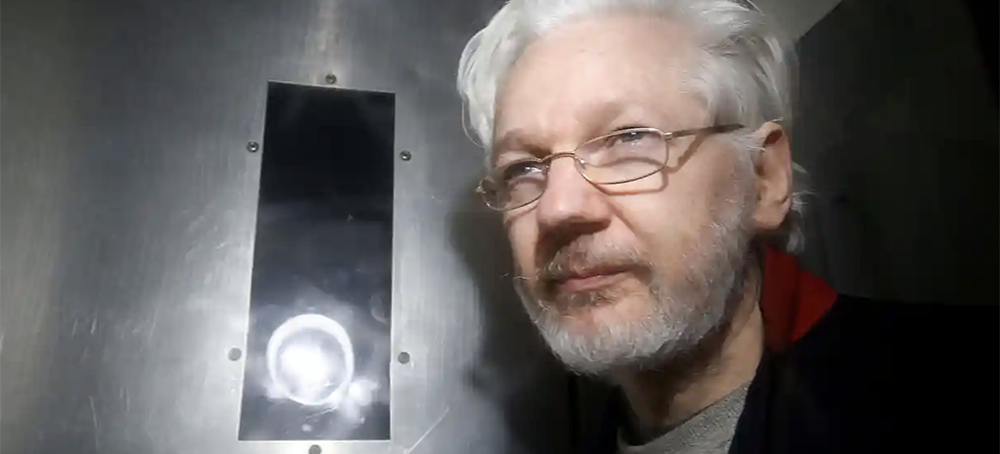 WikiLeaks co-founder Julian Assange is taken in custody from a London court last year. (photo: Henry Nicholls/Reuters)
