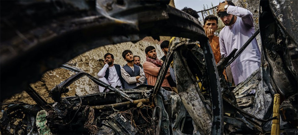 The aftermath of an airstrike targeting ISIS. (photo: Marcus Yam/Getty Images)