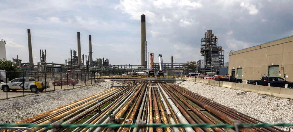 An oil refinery near the Enbridge Line 5 pipeline in Sarnia, Ontario, Canada. (photo: Cole Burston/Getty)