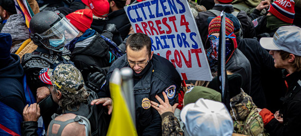 Pro-Trump supporters and far-right forces breach the Capitol building on Jan. 6. (photo: Michael Nigro/Reuters)
