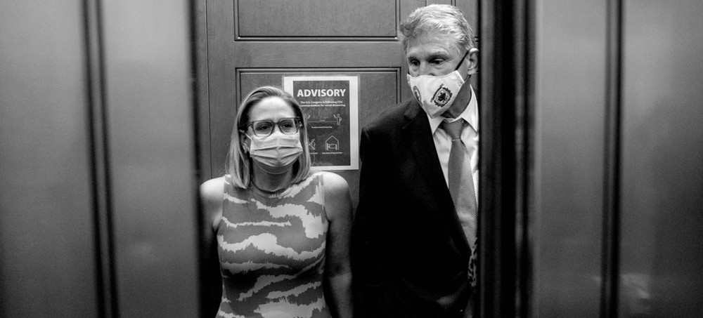 Sen. Joe Manchin and Krysten Sinema. (photo: Getty)