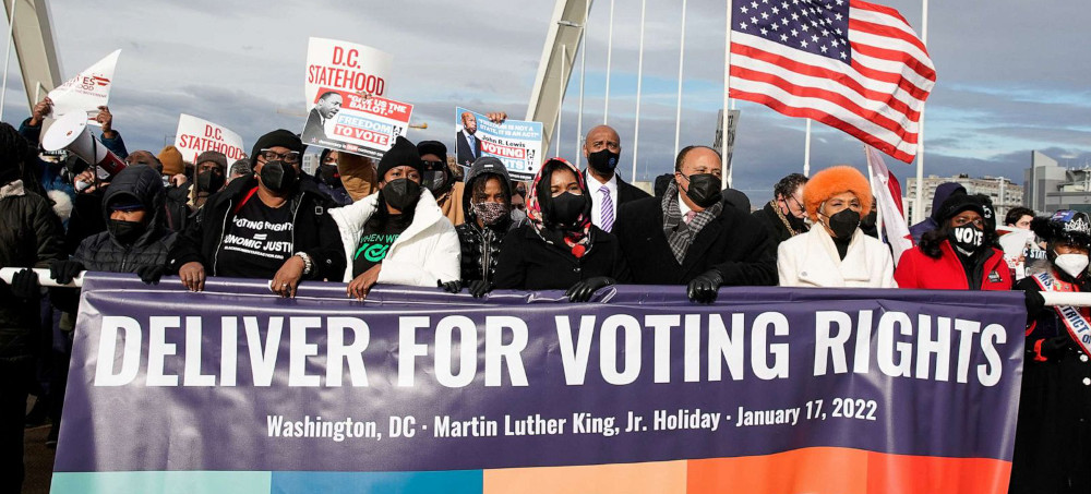 Joe Biden must enact voting rights by Executive Order, write Joel Segal and Harvey Wasserman. (photo: Elizabeth Frantz/Reuters)
