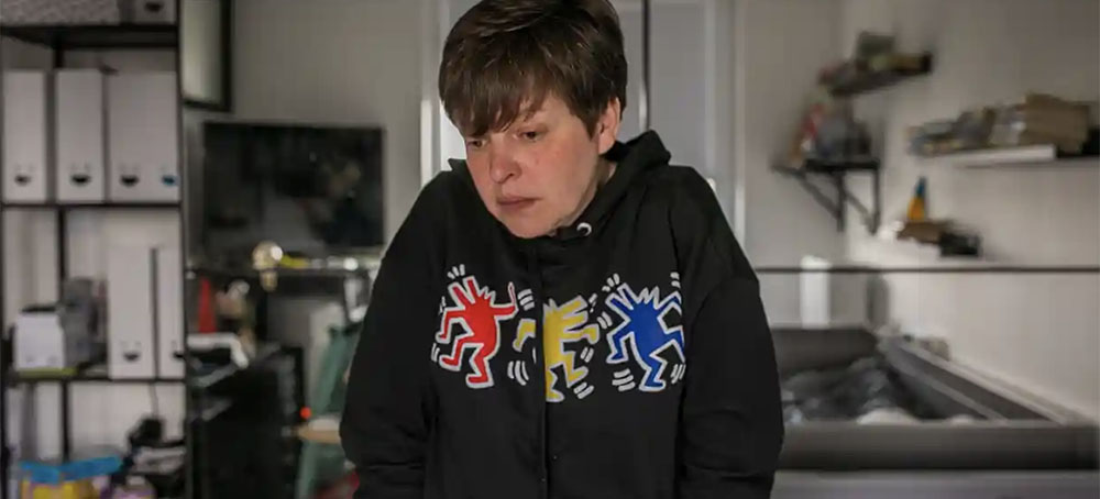 Oxana Lytvynenko at home in Warsaw. 'Since she showed the photo to me, I think my brain has tried to blank it out,' she says. (photo: Anna Liminowicz/Guardian UK)