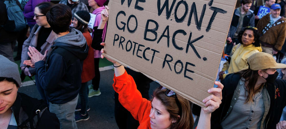 Women's right's protesters march in San Francisco. (photo: Kevin Kelleher/SF Gate)