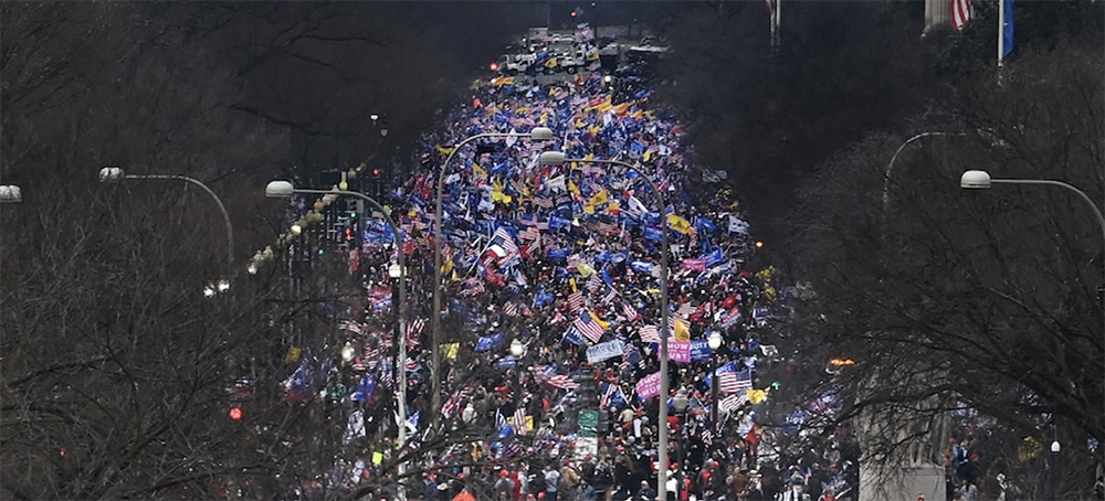 Trump supporters make their way up Constitution Avenue toward the Capitol after President Donald Trump gave a speech at the Ellipse and encouraged them to go on Jan. 6, 2021. (photo: Michael S. Williamson/WP)