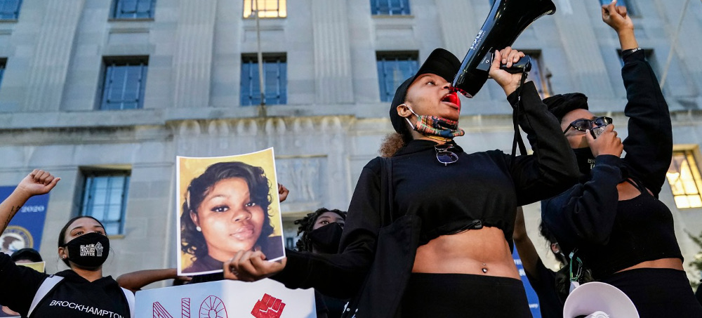Demonstrators rally in front of the Department of Justice in Washington, D.C., on Sept. 23, 2020, in protest following a Kentucky grand jury decision in the Breonna Taylor case. (photo: Drew Angerer/Getty)