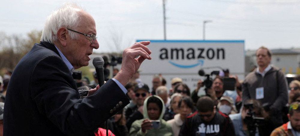 U.S. Senator Bernie Sanders (I-VT) speaks at an Amazon facility during an Amazon Labor Union (ALU) rally in Staten Island, New York City, U.S., April 24, 2022. (photo: Andrew Kelly/Reuters)