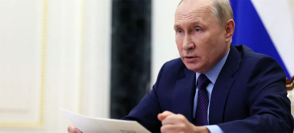 Russian President Vladimir Putin chairs a Security Council meeting at the Kremlin in Moscow on September 9. (photo: Gavriil Grigorov/Sputnik/AFP/Getty Images)