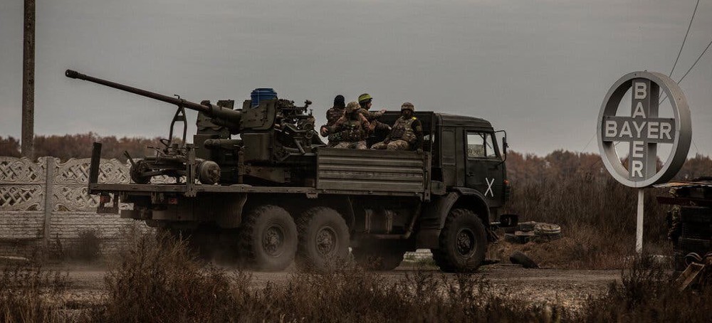 A Ukrainian air-defense team on the front lines in the Mykolaiv region, in southern Ukraine, in late October. (photo: Finbarr O’Reilly/The New York Times)