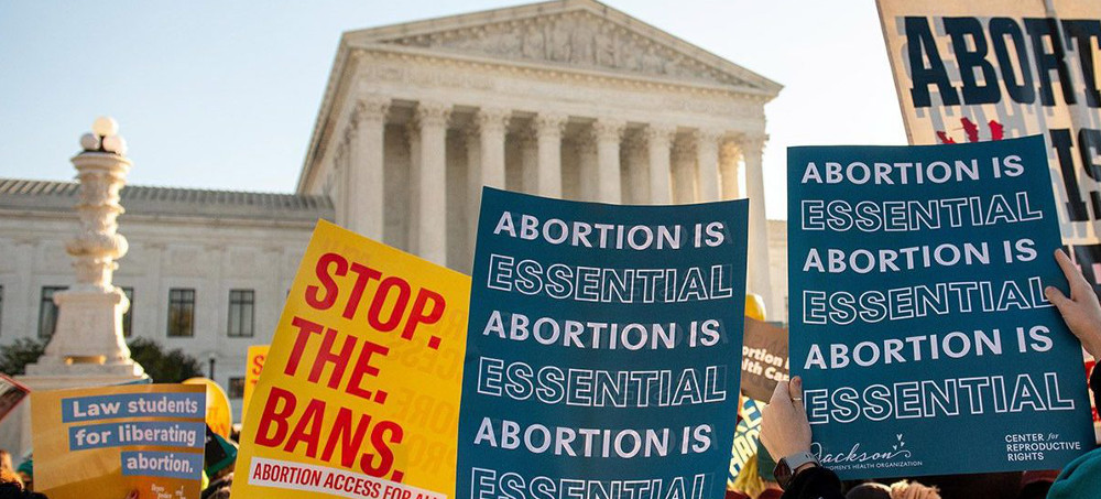 Pro-choice supporters rally outside the Supreme Court. (photo: AP)