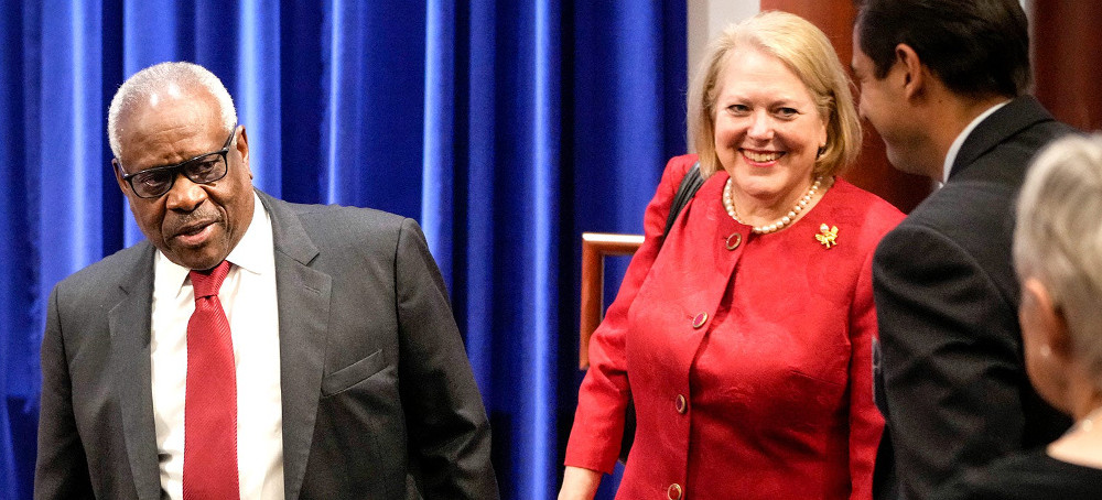 Clarence Thomas and Virginia Thomas arrive at the Heritage Foundation on Oct. 21, 2021 in Washington, D.C. (photo: Drew Angerer/Getty)