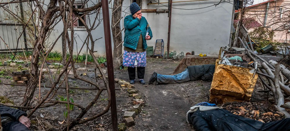 Bucha, Ukraine 4 April, 2022: A woman grieves over the bodies of neighbors slain by Russian Invaders. (photo: Daniel Berehulak/NYT)