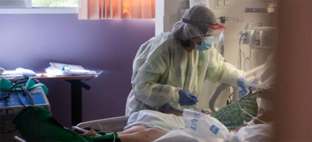 A nurse cared for a patient at a California intensive-care unit in May 2020 as Covid-19 continued to spread across the U.S. (photo: Allison Zaucha/WSJ)