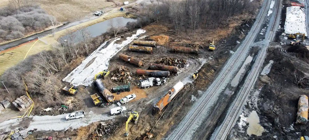 A view of the site of the derailment site in East Palestine, Ohio. (photo: Alan Freed/Reuters)