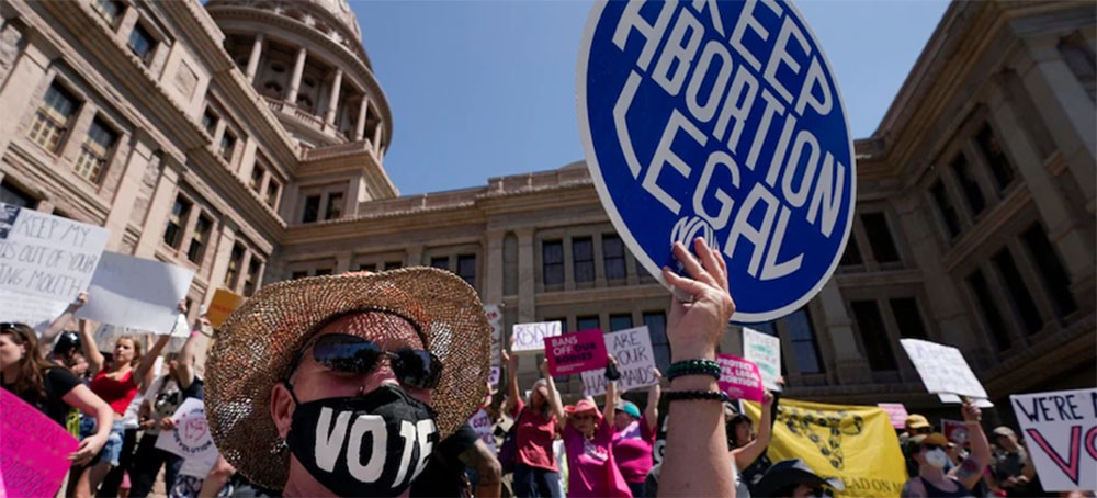 Demonstrators outside the Texas Capitol in Austin in May 2022. (photo: Eric Gay/AP)