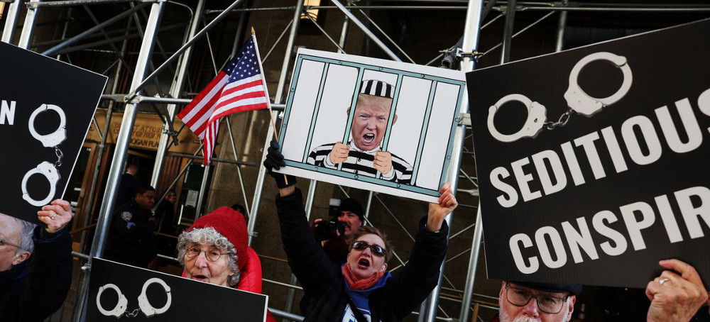 Trump said that, if he is not arrested by Friday, 'I will perform a citizen's arrest on myself.' (photo: Shannon Stapleton/Reuters)