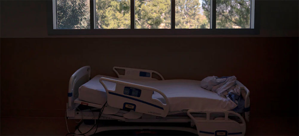 A hospital bed is seen in a covid-19 unit at Providence Holy Cross Medical Center in Los Angeles in November 2020. (photo: Jae C. Hong/AP)