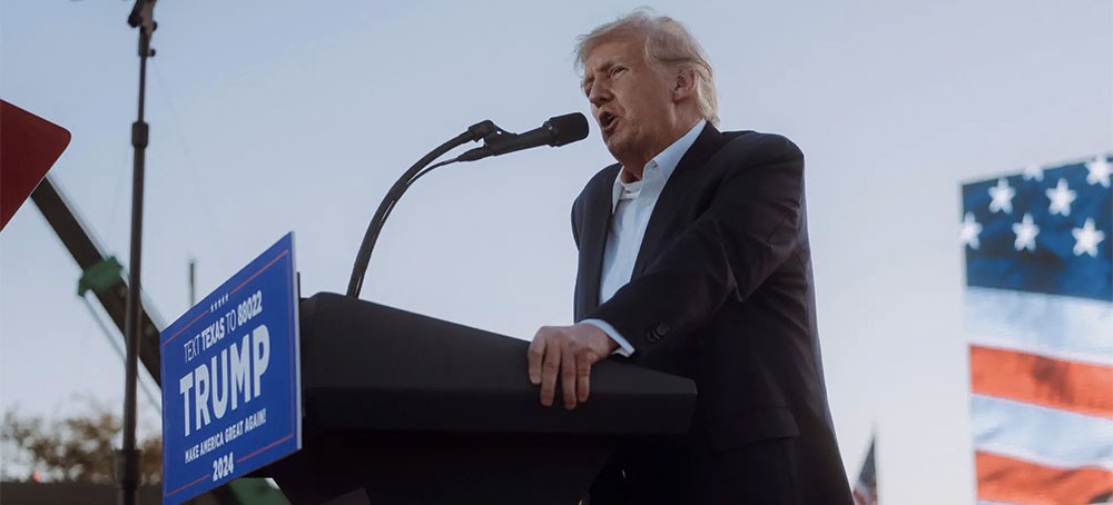 Donald J. Trump addressing supporters last month at a rally in Waco, Texas. He will be arraigned on Tuesday in Manhattan. (photo: Christopher Lee/NYT)