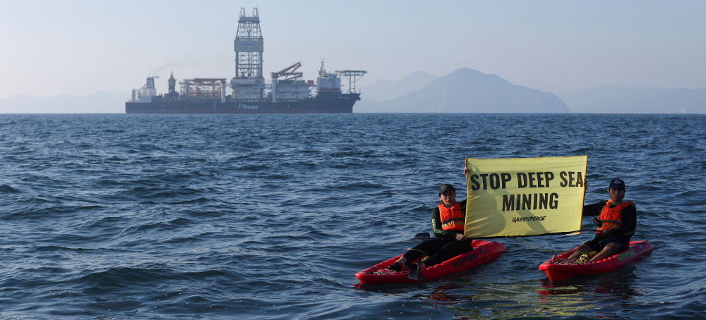 Greenpeace activists from New Zealand and Mexico confront the deep sea mining vessel Hidden Gem, commissioned by Canadian miner The Metals Company, off the coast of Manzanillo, Mexico, November 16, 2022. (photo: Gustavo Graf/Reuters)
