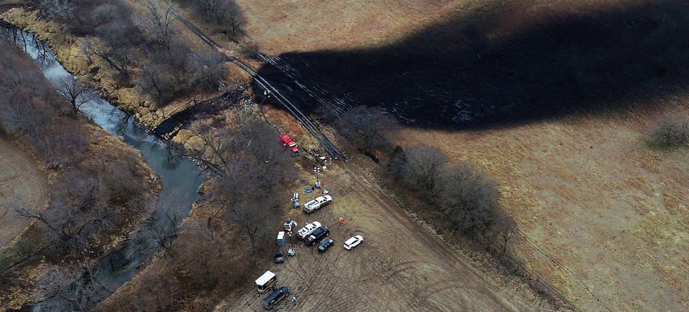Cleanup continues in the area where the ruptured Keystone pipeline dumped oil into a creek in Washington County, Kan., on Dec. 9, 2022. (photo: AP)