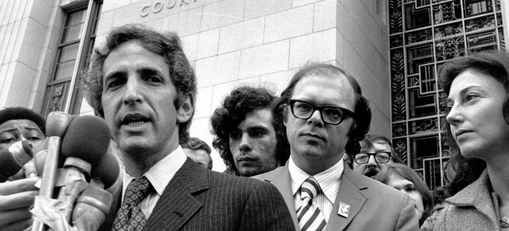 Daniel Ellsberg speaks to reporters outside the courthouse in Los Angeles where he was on trial in 1973 for leaking classified documents and faced a potential 115-year sentence. (Photo: AP)