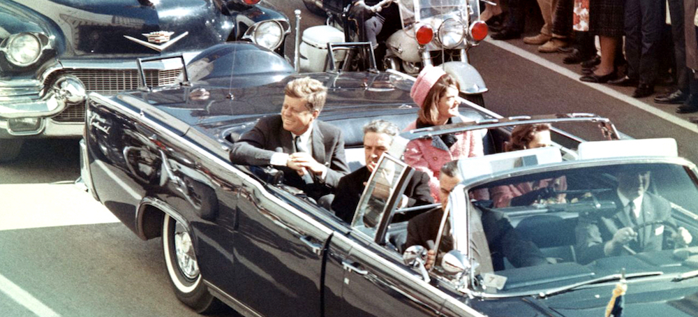 President John F. Kennedy and motorcade minutes before his assassination in Dallas in 1963. (photo: Walt Cisco/Dallas Morning News/Wikimedia Commons) 