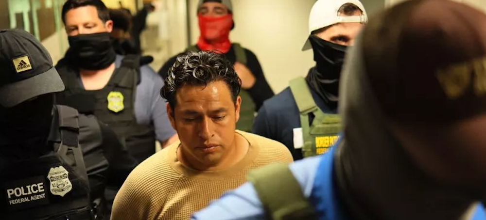 Federal agents detain a man. (photo: Michael M. Santiago/Getty Images)