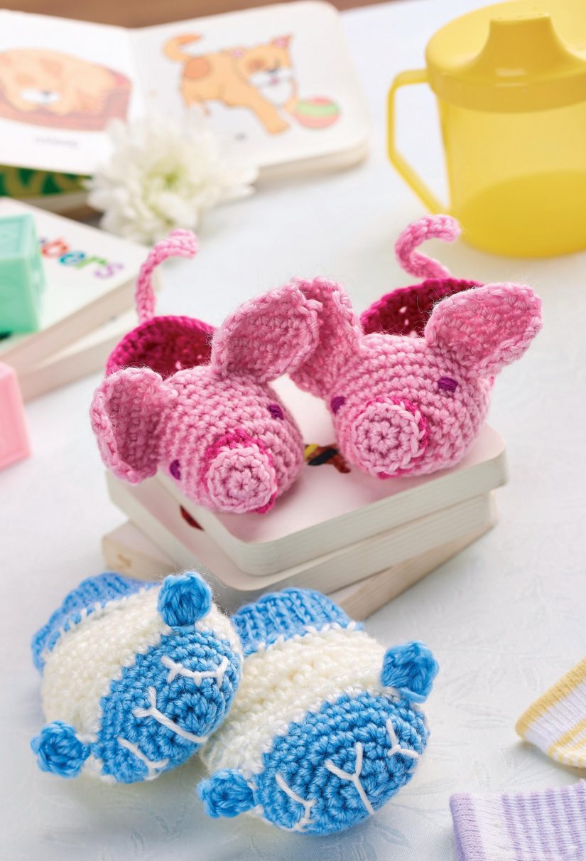 Baby crochet mittens and booties