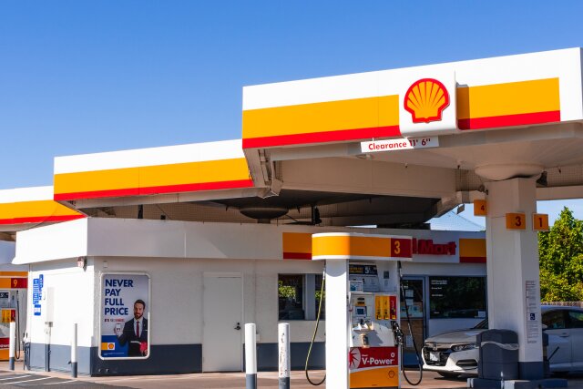 May 24, 2020 Cupertino / CA / USA - Shell gas station located in San Francisco bay area; Royal Dutch Shell PLC, commonly known as Shell, is a British-Dutch oil and gas company