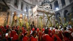 Lễ Lá tại đền thờ Thánh Mộ ở Giêrusalem Lễ Lá tại đền thờ Thánh Mộ ở Giêrusalem