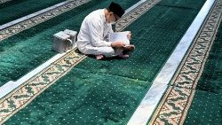 Cầu nguyện trong tháng RAMADAN Cầu nguyện trong tháng RAMADAN