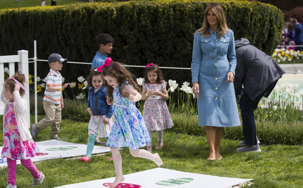 Мелания Трамп принимает детей в Белом доме в честь Пасхи, 2019 год (Фото: AP Photo/Alex Brandon)  מלניה טראמפ מארחת ילדים לחג הפסחא בבית הלבן, 2019